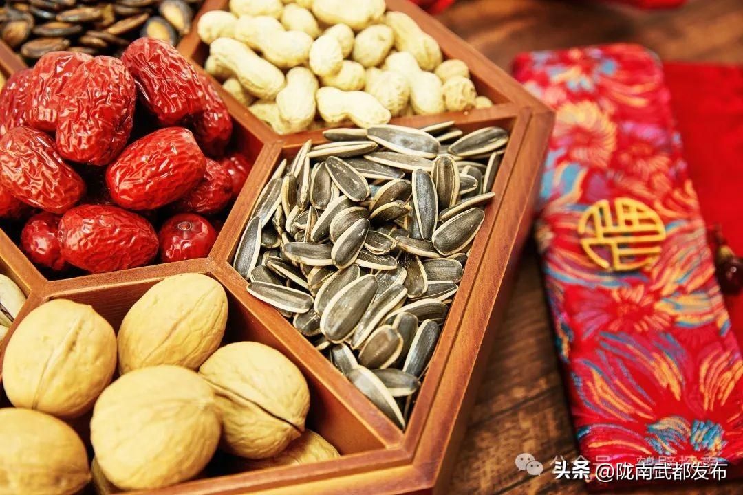 满满干货（搭配花生瓜子摊卖些什么好）过年养生零食 - 花生瓜子随便嗑