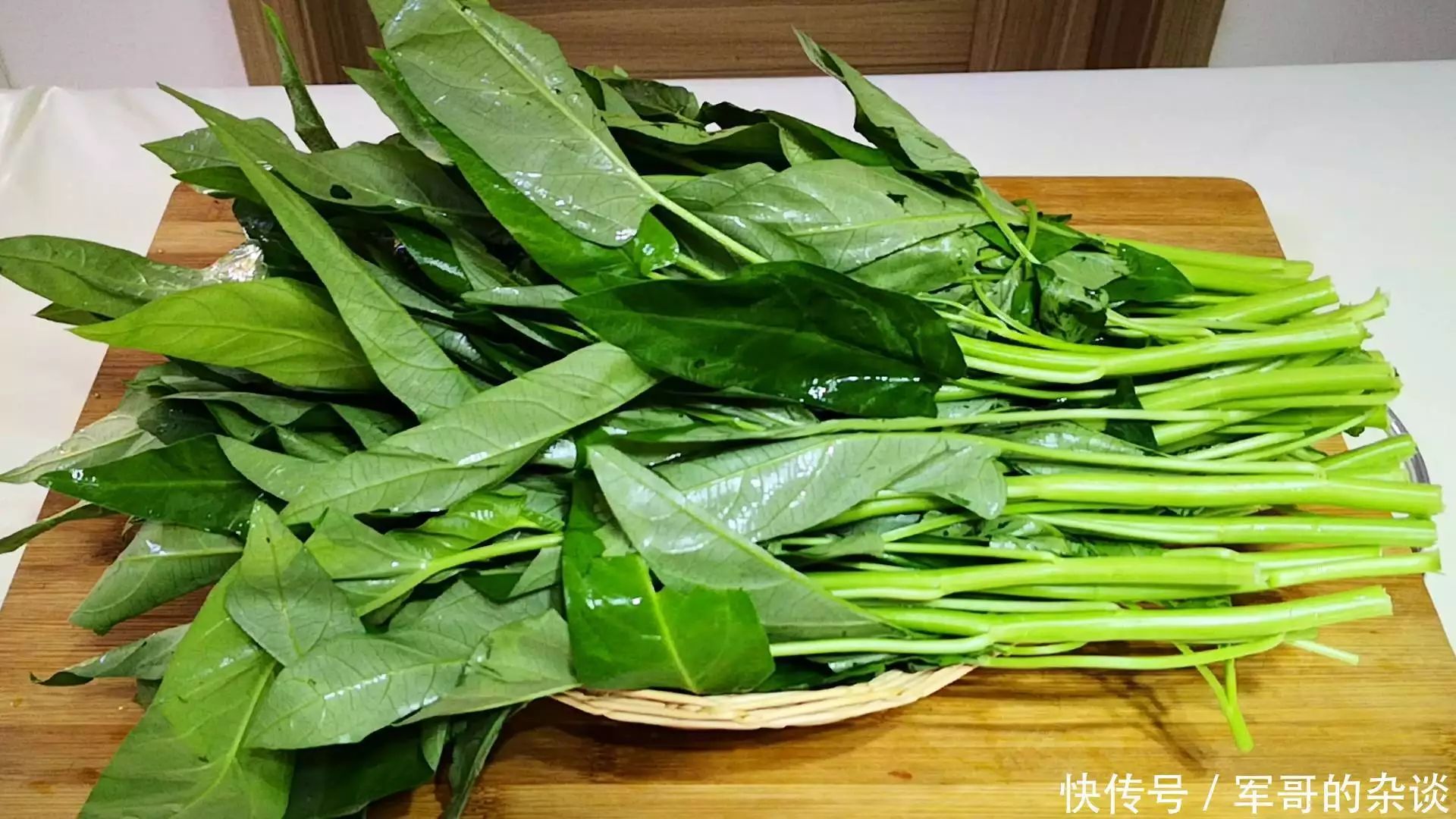 原创（春吃芽夏吃叶秋吃果冬吃根的意思）四季养生饮食 - 春吃芽夏吃叶秋吃果冬吃根图片