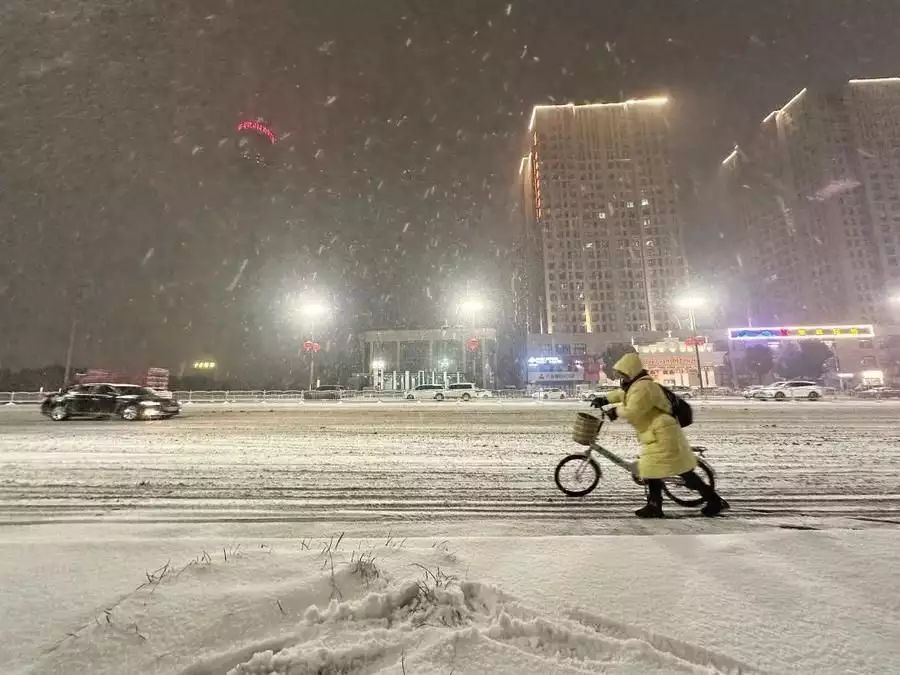 这样也行？！暴雪天气应急处理标准规范 十一出行指南 - 暴雪天气应急演练过程